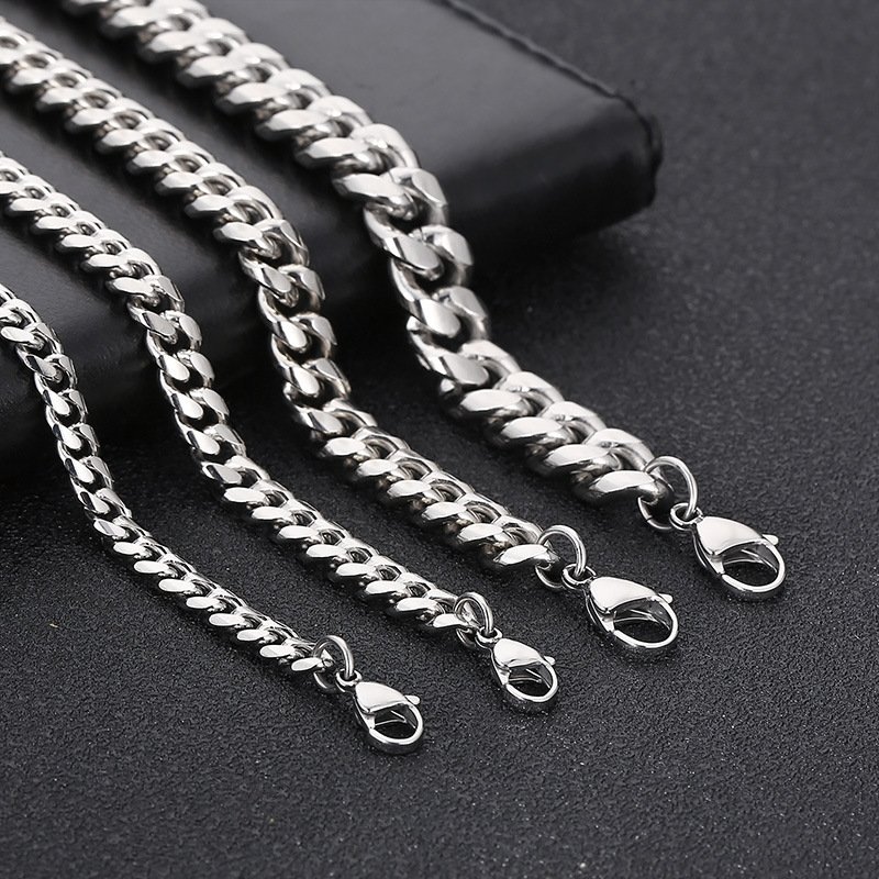 Round-ground Cuban chains with curved link faces in multiple widths