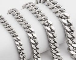 Four-side-ground Cuban chains with flat surfaces and squared profiles